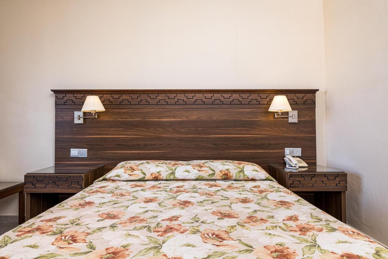 Anais Bay Hotel Protarász Kültér fotó