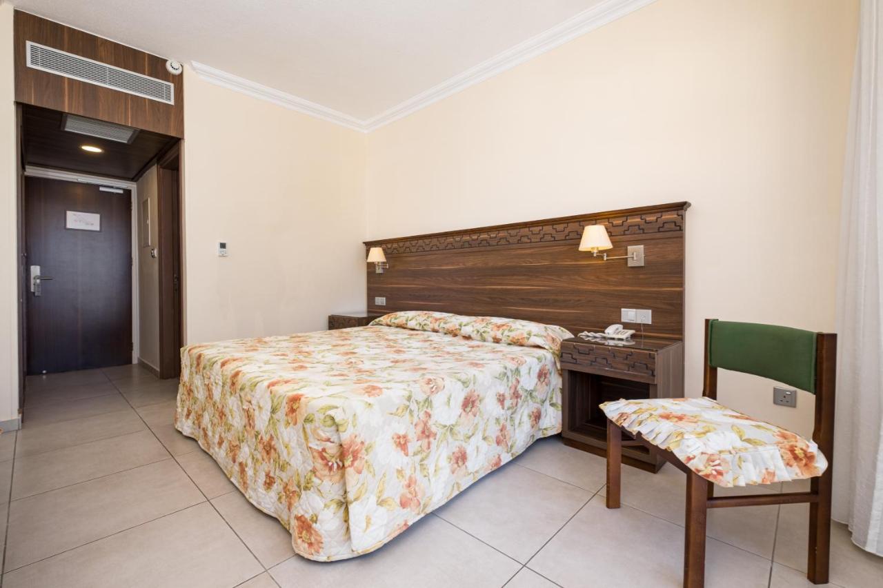 Anais Bay Hotel Protarász Kültér fotó